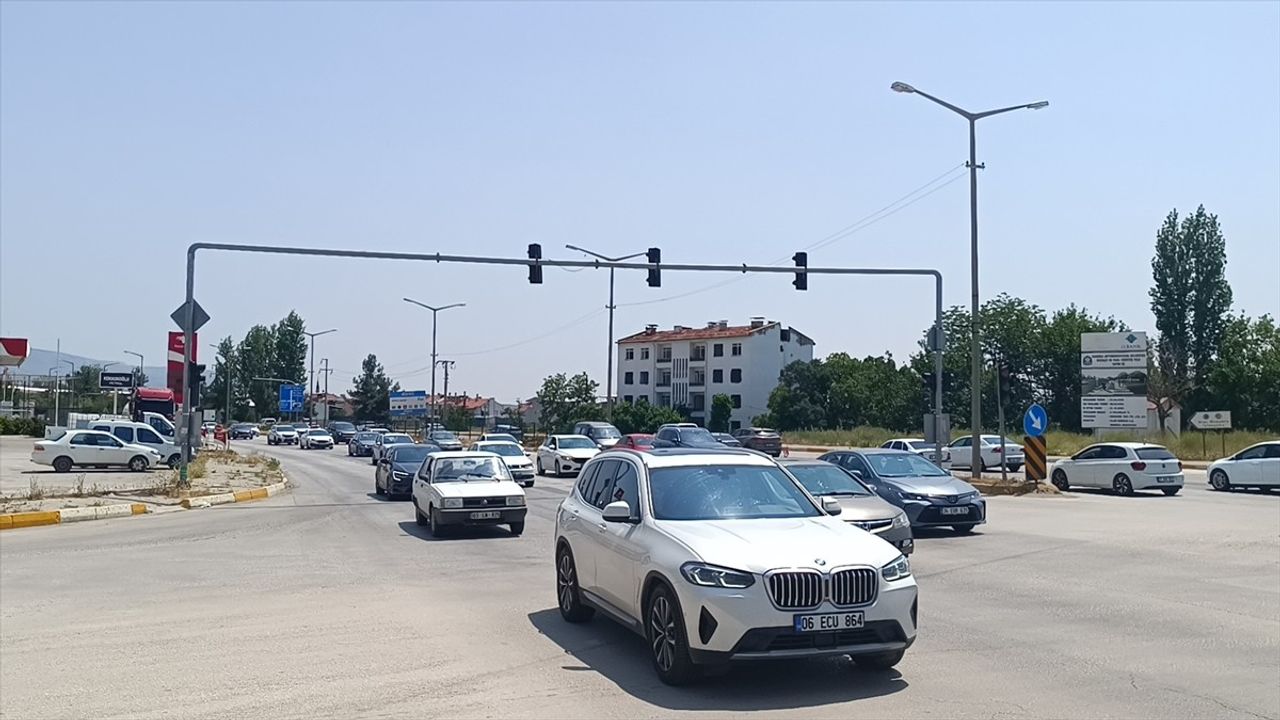 Afyonkarahisar'da Bayram Dönüş Trafiği Yoğunlaştı