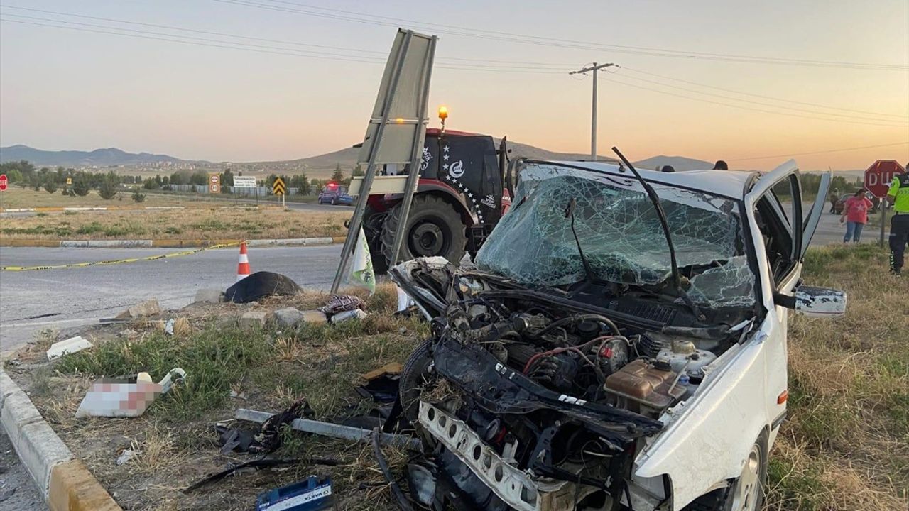 Afyonkarahisar'da Trafik Kazası: 4 Kişi Yaralandı