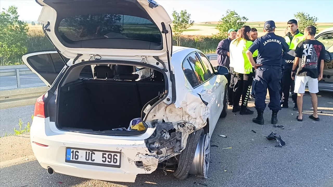 Afyonkarahisar'da Yolcu Otobüsü Tıra Çarptı: 24 Yaralı