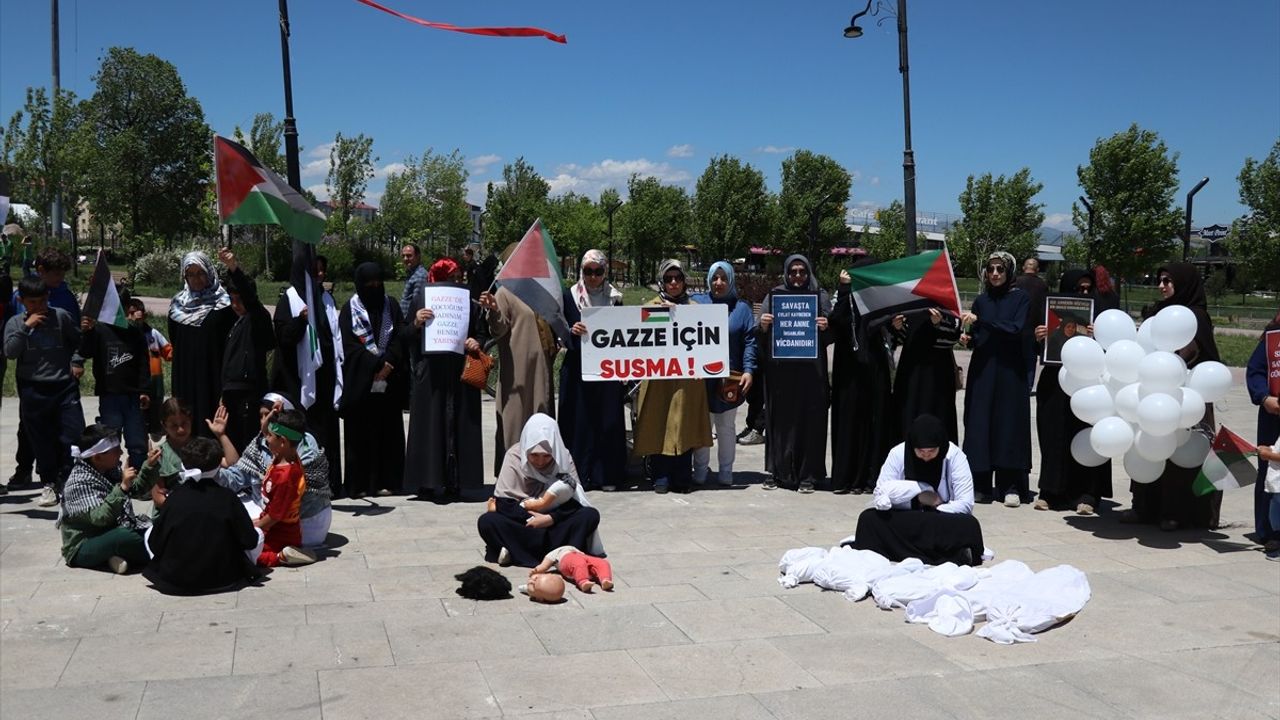 Ağrı'da Kadınlar Gazze'ye Destek İçin Bir Araya Geldi
