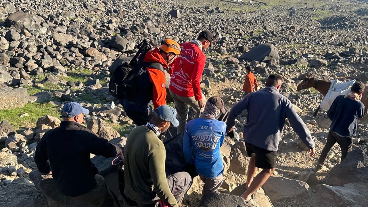 Ağrı Dağı'nda Tırmanışta Trajik Olay: Bir Kişi Hayatını Kaybetti