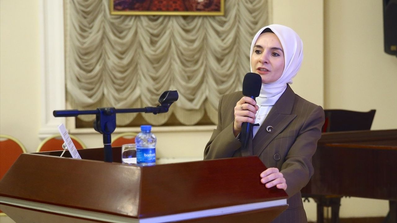 Aile ve Sosyal Hizmetler Bakanı Göktaş Azerbaycan'da Gençlerle Buluştu