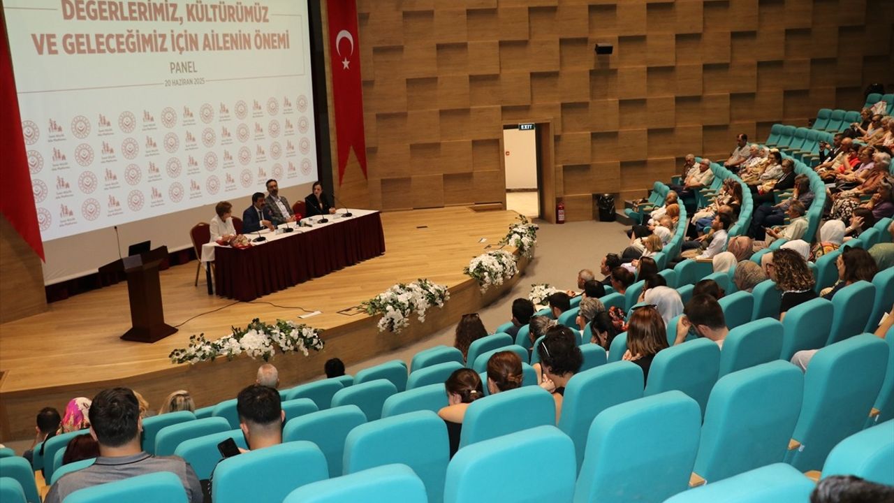 Ailenin Önemi Paneli İzmir'de Gerçekleşti