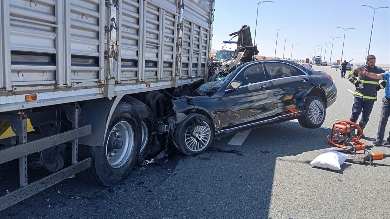 Aksaray'da Trafik Kazası: 2 Ölü, 1 Yaralı