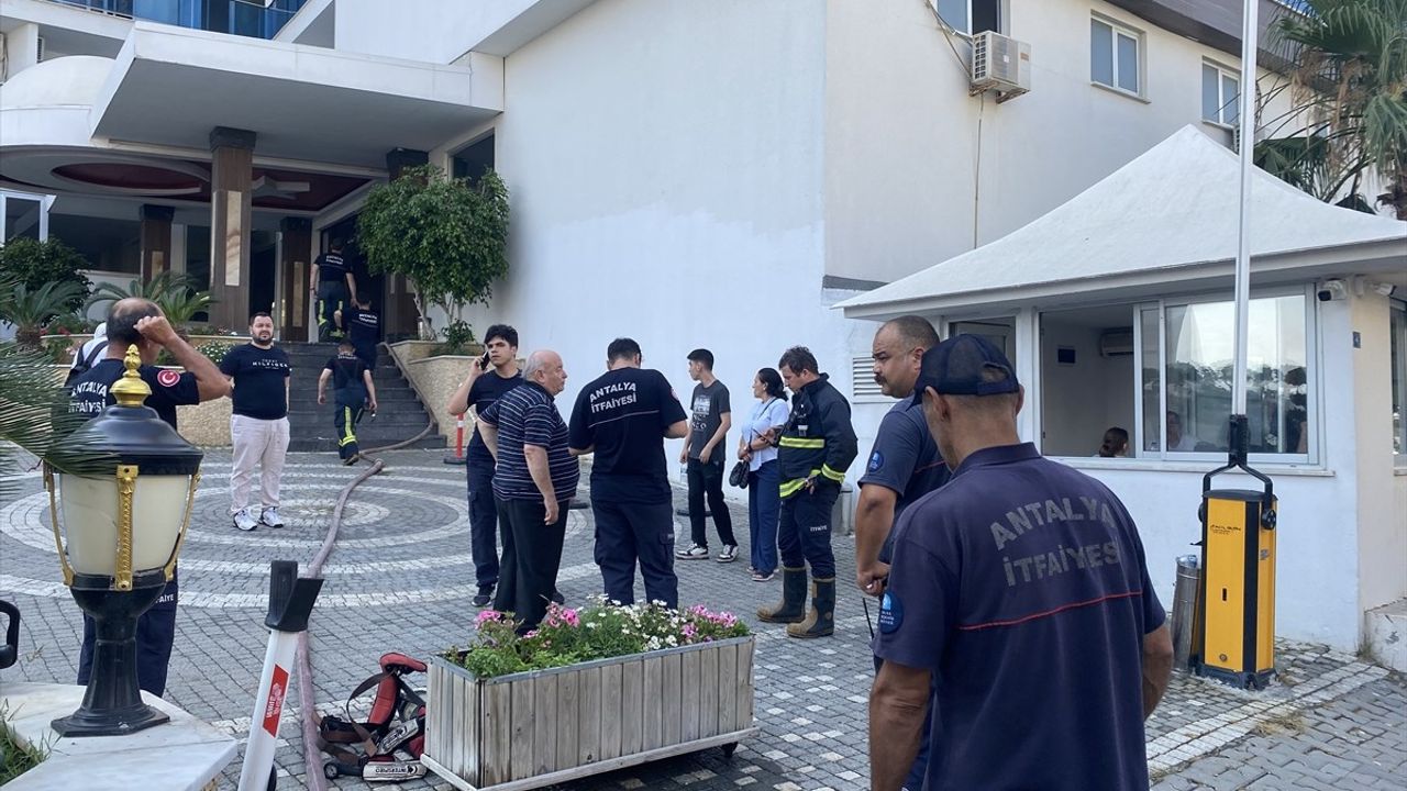 Alanya'daki Ruhsatsız Otelde Yangın Çıktı