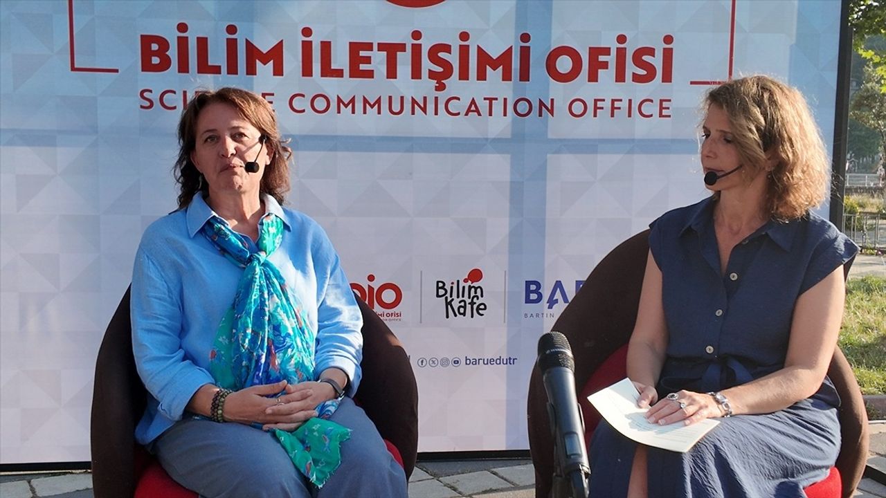 Amasra'da Antik Kentin Tarihi 'Bilim Kafe' Etkinliğinde Anlatıldı