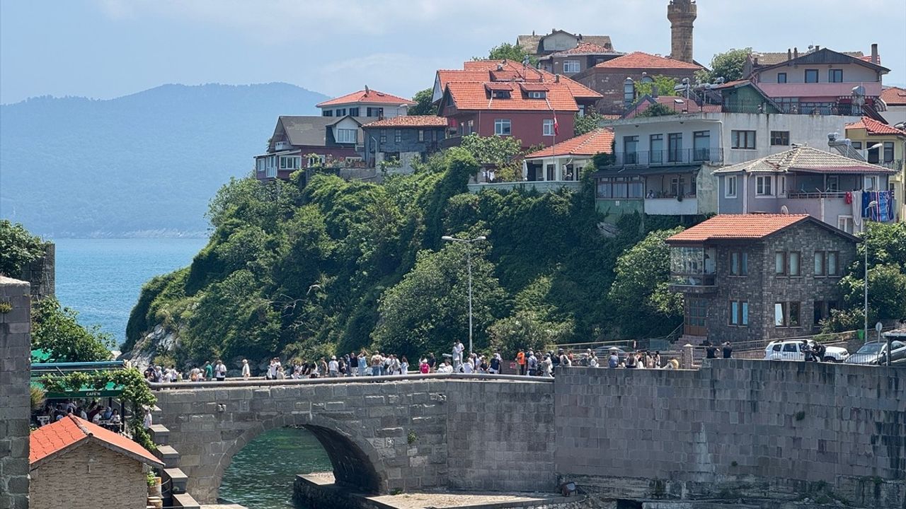 Amasra'da Bayram Yoğunluğu: Nüfusun 10 Katı Misafir