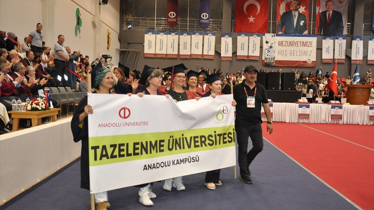 Anadolu Üniversitesi Mezuniyet Töreni Gerçekleşti