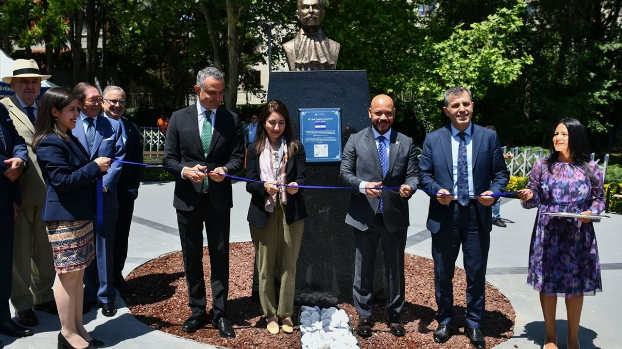 Ankara'da El Salvador Cumhuriyeti Parkı Açıldı