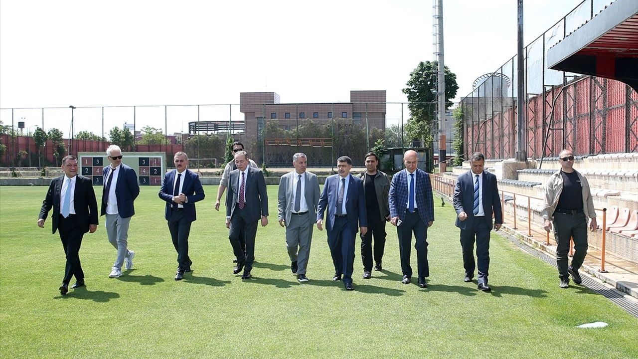 Ankara Valisi Vasip Şahin, Gençlerbirliği'ni Ziyaret Etti