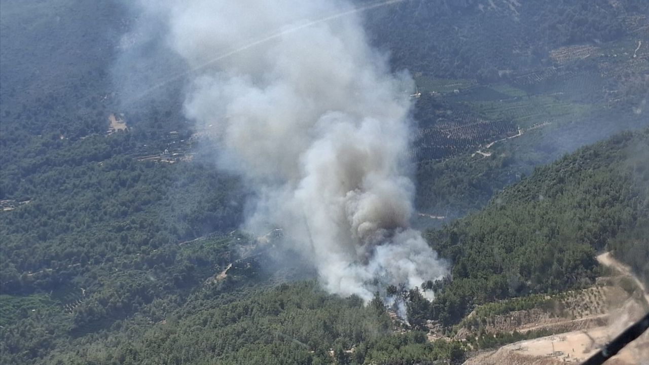 Antalya'nın Finike İlçesinde Orman Yangını