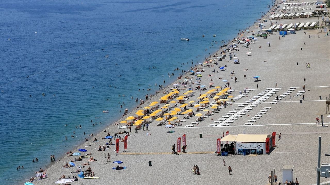 Antalya Sahillerinde Kurban Bayramı Yoğunluğu