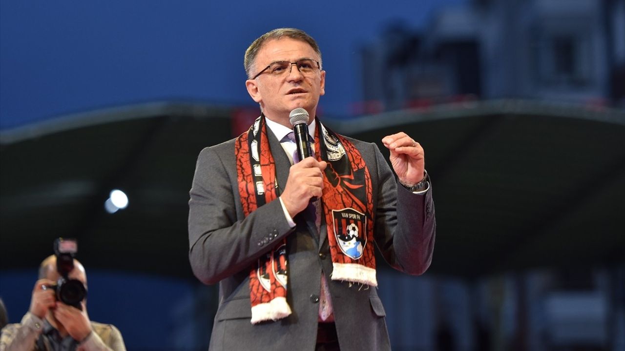 Artı Değer Vanspor'un 1. Lig'e Yükselişi Coşkuyla Kutlandı