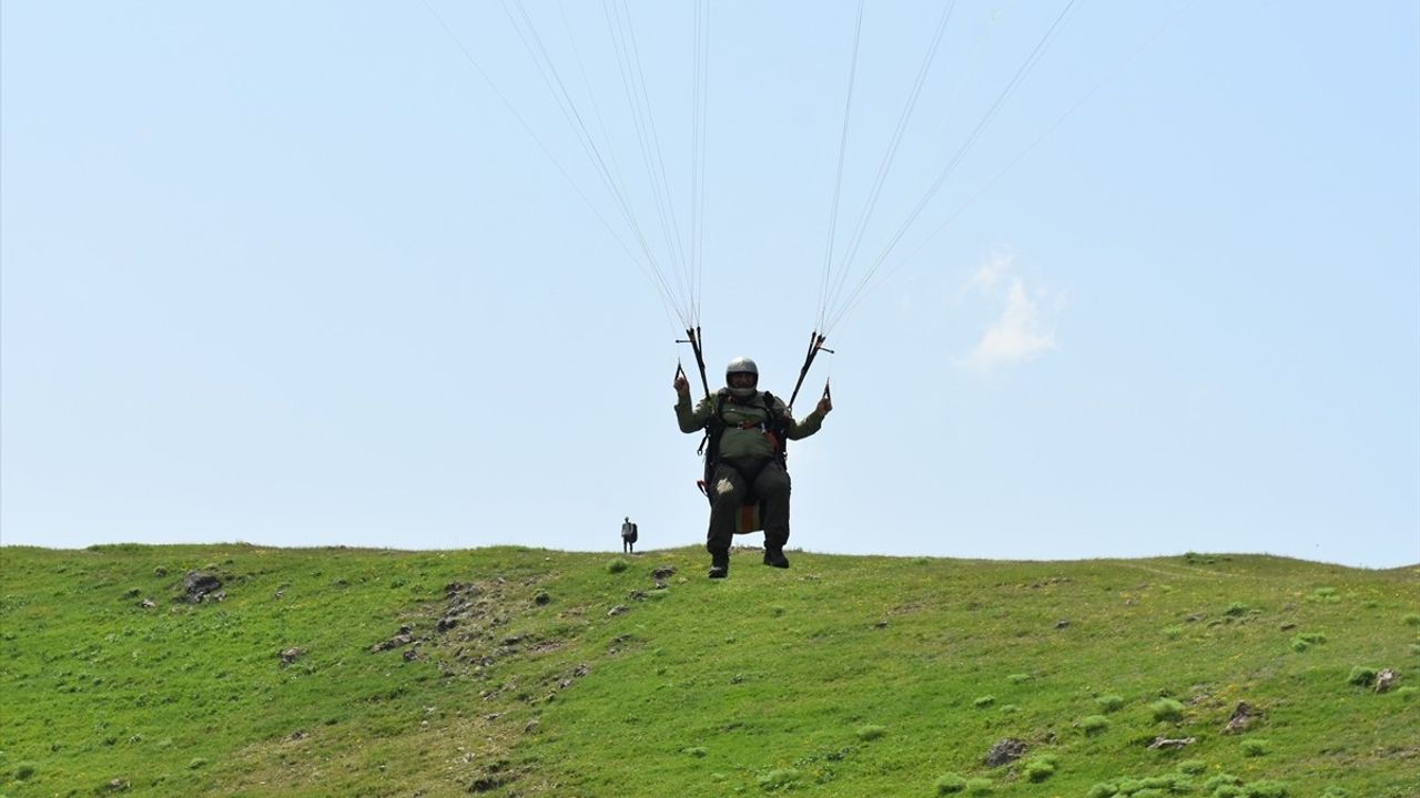 Artvin'de Yamaç Paraşütü Eğitimi Başarıyla Gerçekleşti