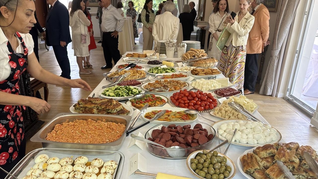 Atina'da Geleneksel Türk Kahvaltısı Tanıtıldı