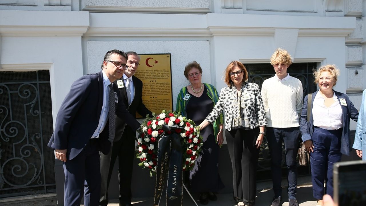 Avusturya'da Şehit Diplomat Erdoğan Özen Anıldı