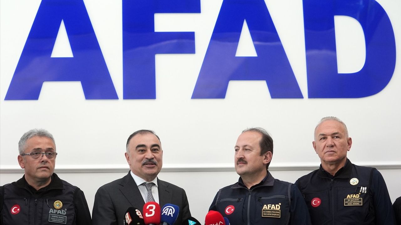 Azerbaycan'dan AFAD'a İşbirliği Rozeti Töreni