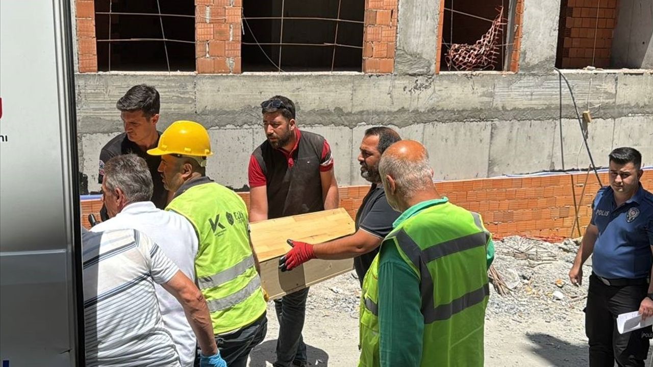 Bağcılar'da Trajik Olay: Genç, Babasını Vurarak Öldürdü