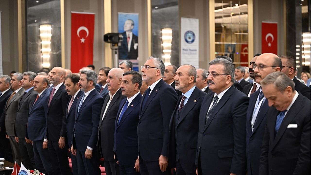 Bakan Işıkhan Kamu İşçileri İçin İkinci Teklifi Sunacak