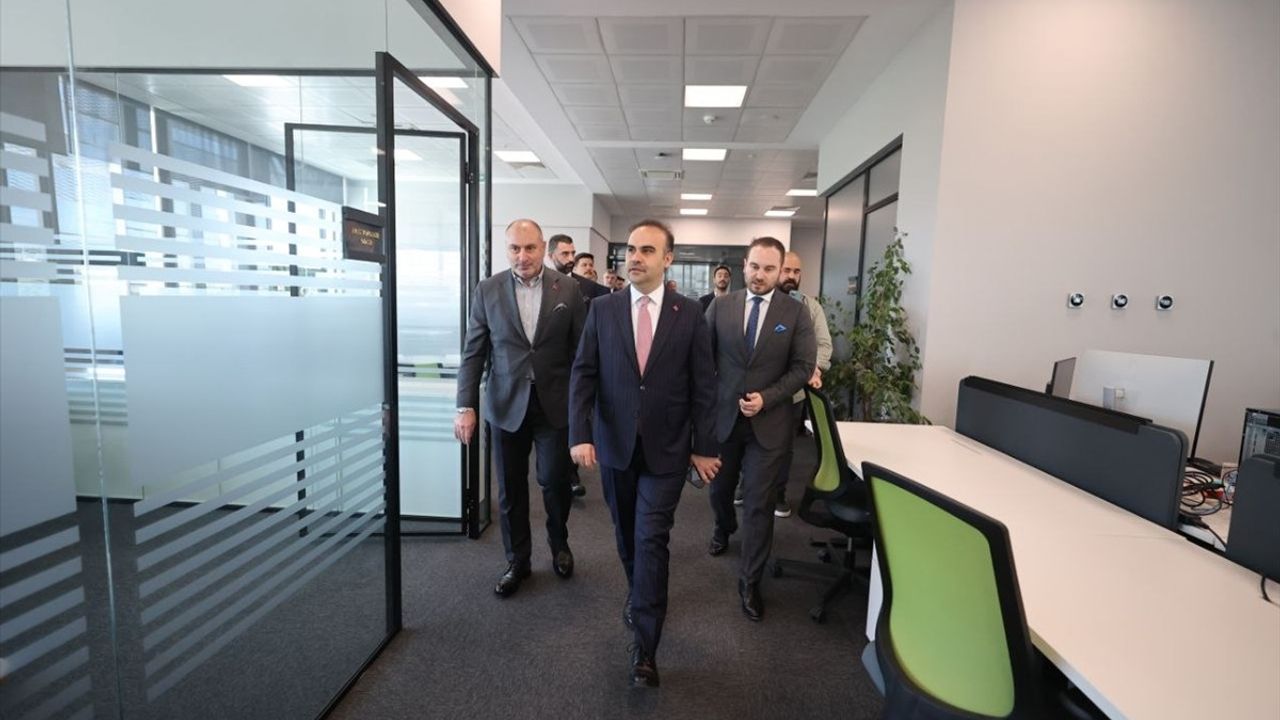 Bakan Kacır, Armelsan'ı Ziyaret Etti