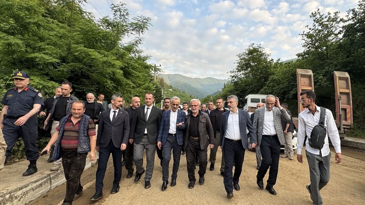 Bakan Uraloğlu Trabzon'da Sel Felaketi İncelemelerinde