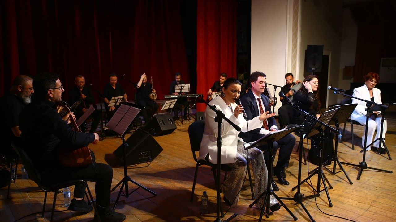Bakü'de Şah İsmail Hatai Dinletisi Düzenlendi