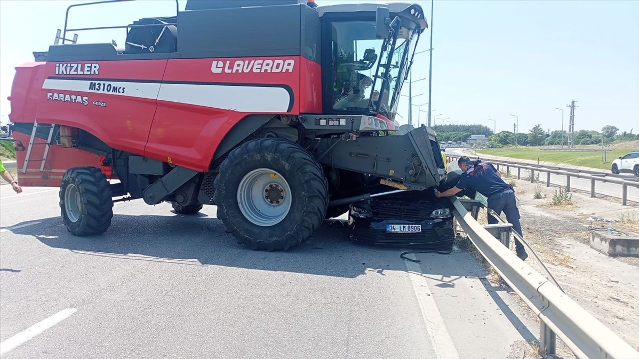 Balıkesir'de Biçerdöverle Çarpışma: 2 Yaralı