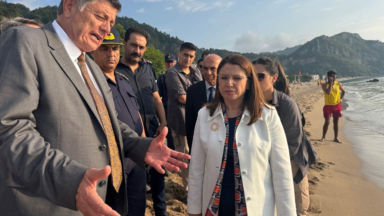Bartın'da Denizde Kirlilik Sorunu: Vali Arslan Açıklamalarda Bulundu