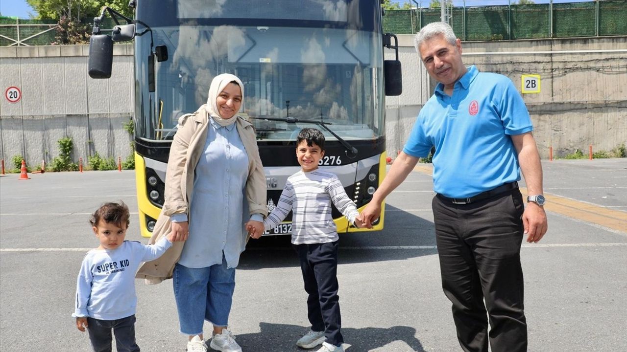 Başakşehir'de İETT Şoförü, Kaybolan Kardeşlere Yardım Etti