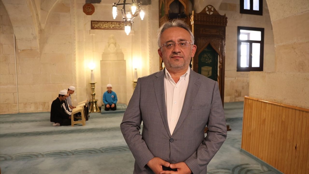 Bayburt'ta Hafızlık Başarısı: Abdulhamit Yılmaz Bir Günde Kur'an'ı Hatmetti
