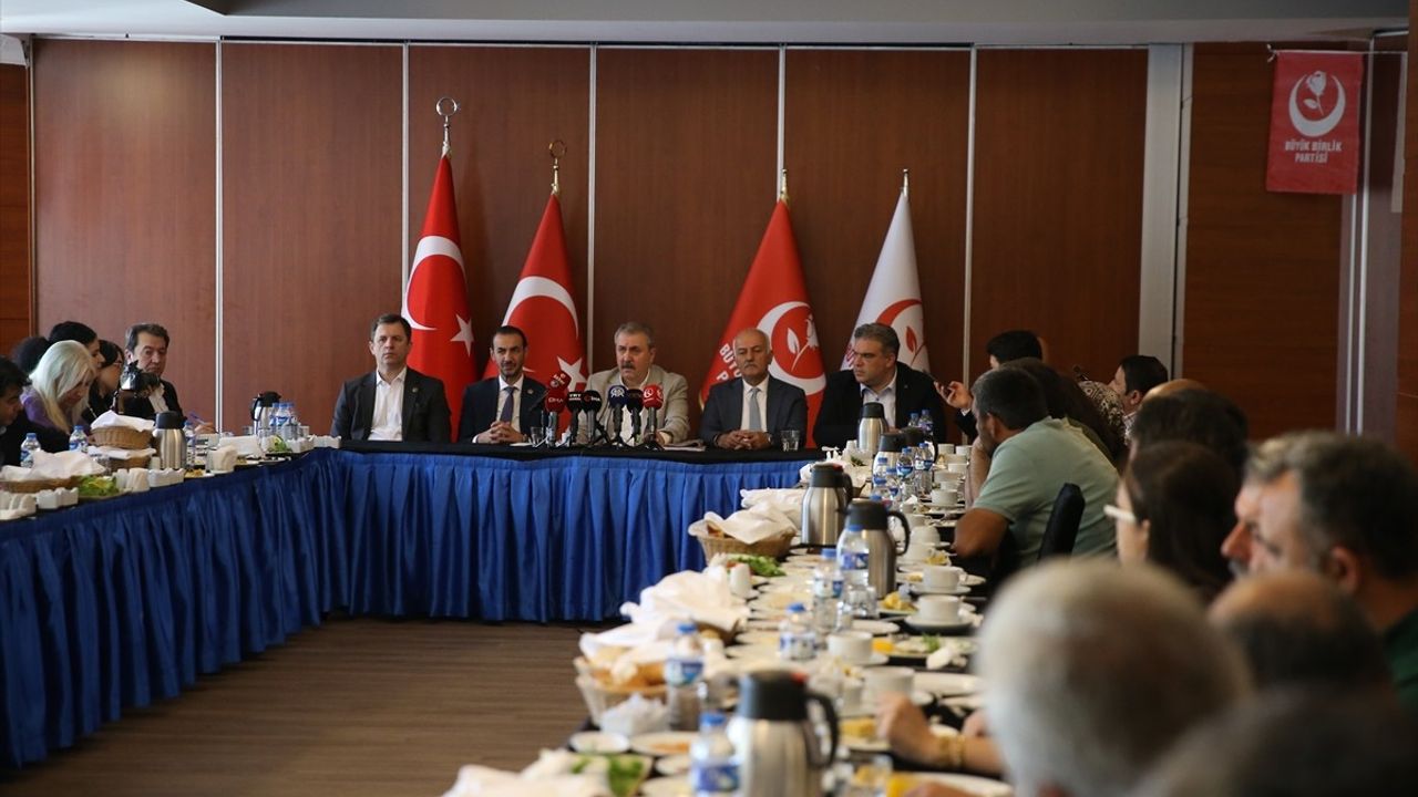 BBP Genel Başkanı Destici'den Oltu'daki Göçük ve Yolsuzluk Açıklamaları