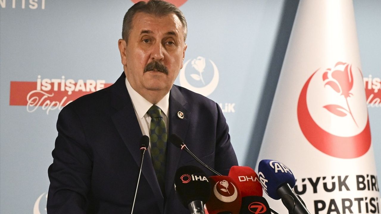 BBP Genel Başkanı Destici: İsrail'in İran'e Saldırısı Bölgesel Güvenliği Tehdit Ediyor