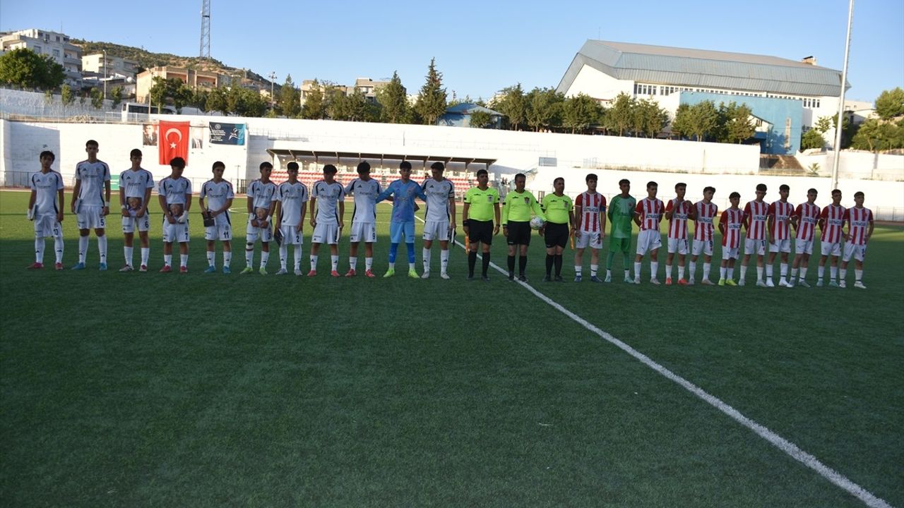 Beşiktaş ve Şırnak Petrol Spor U16 Takımları Arasında Dostluk Maçı