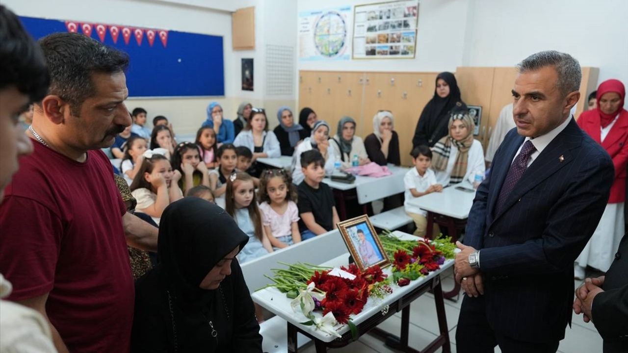 Beyoğlu'nda Umut Güzey İçin Düzenlenen Anma Töreni