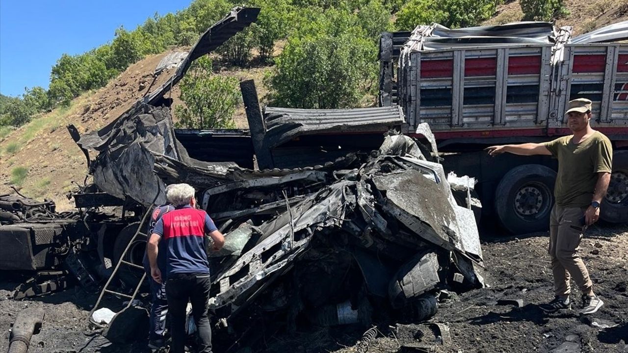 Bingöl'de Tır Kazası: Sürücü Hayatını Kaybetti
