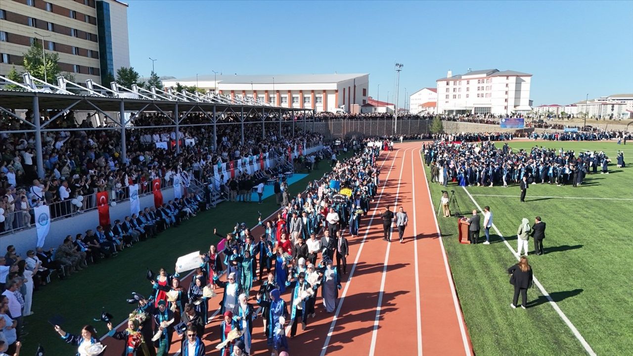 Bitlis Eren Üniversitesi Mezuniyet Töreninde Coşku Hakimdi