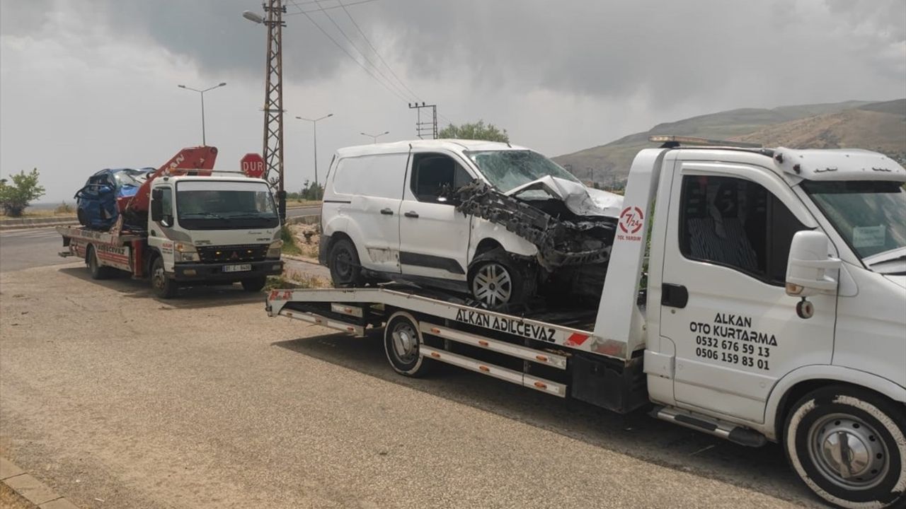 Bitlis'te Feci Trafik Kazası: 2 Kayıp, 1 Yaralı