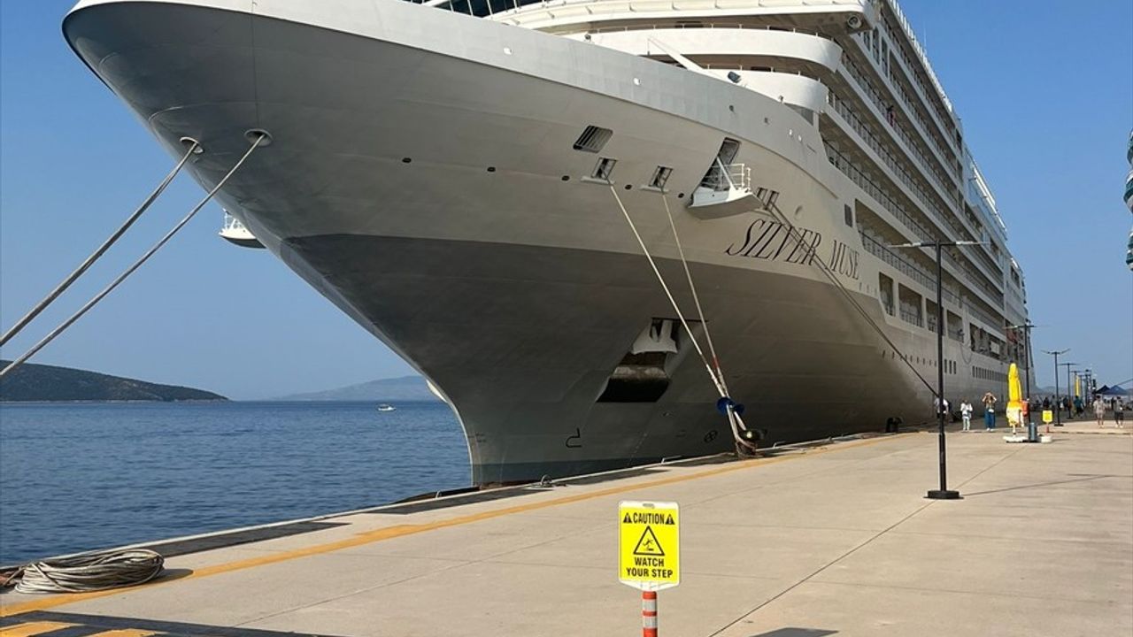 Bodrum'a İki Büyük Kruvaziyerle Gelen Yolcu Sayısı 2.935