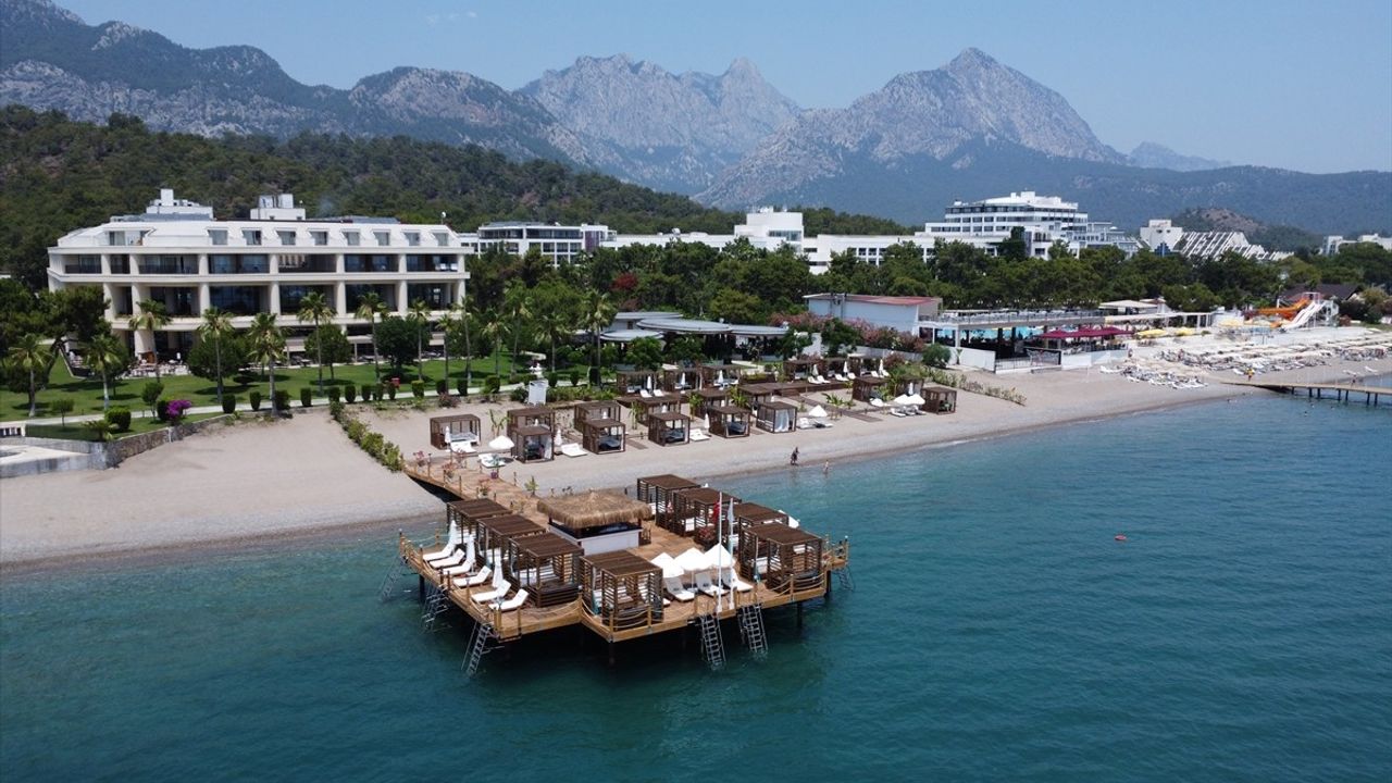Bodrum ve Kemer'de Yaz Tatili Yoğunluğu
