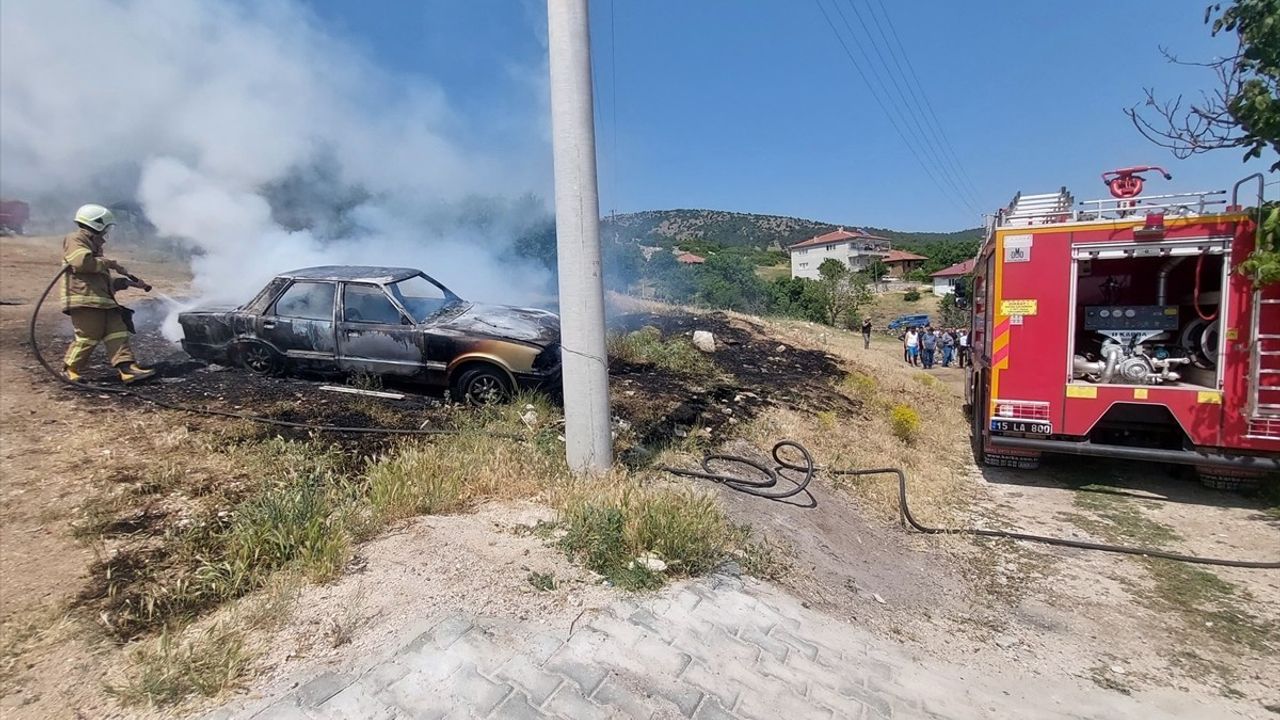 Burdur'da Yangın: Otomobil Kullanılamaz Hale Geldi