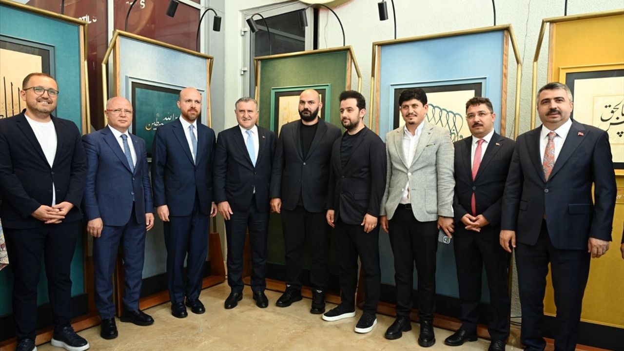 Bursa'da 'Adil-i Mutlak' Hat Sergisi Açıldı