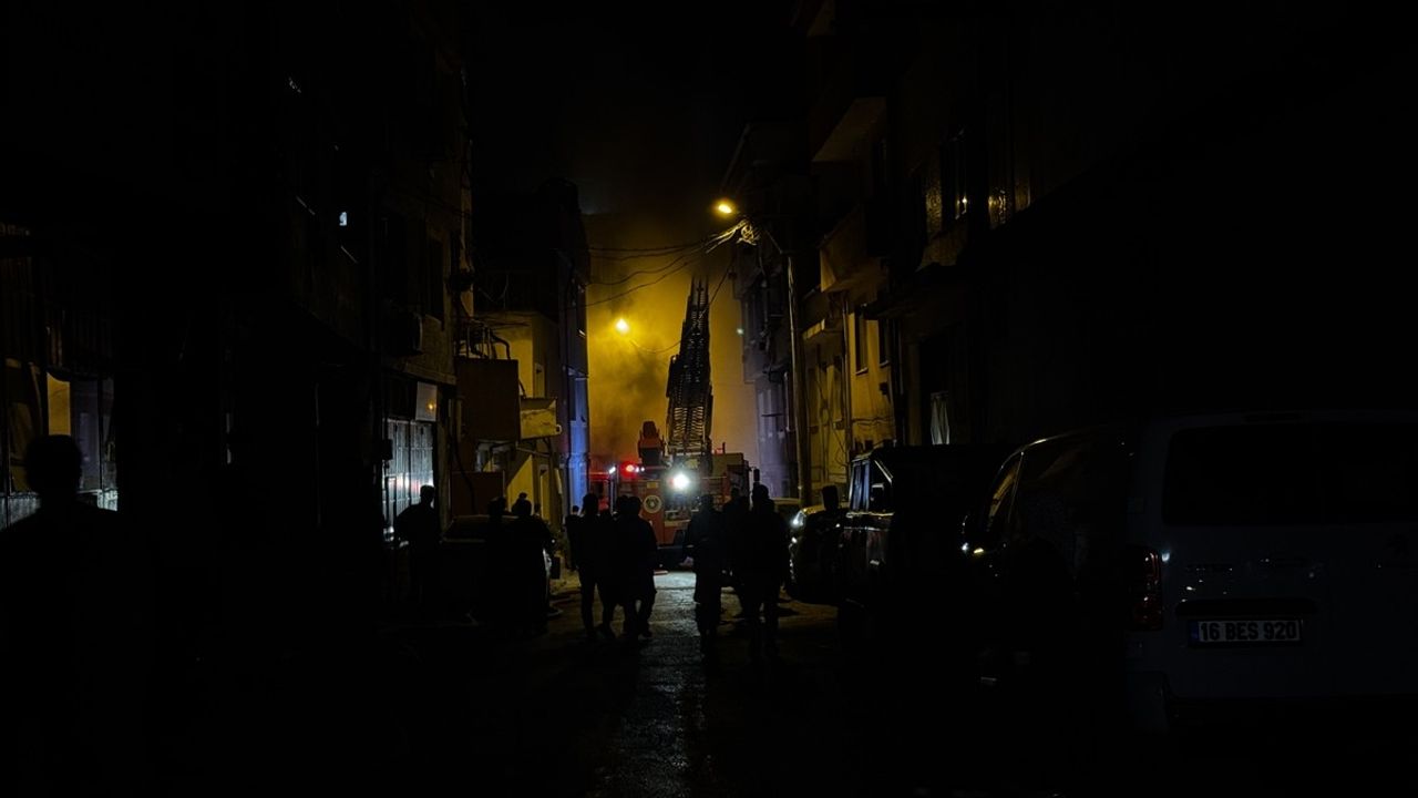 Bursa'da Oto Tamirhanesinde Yangın