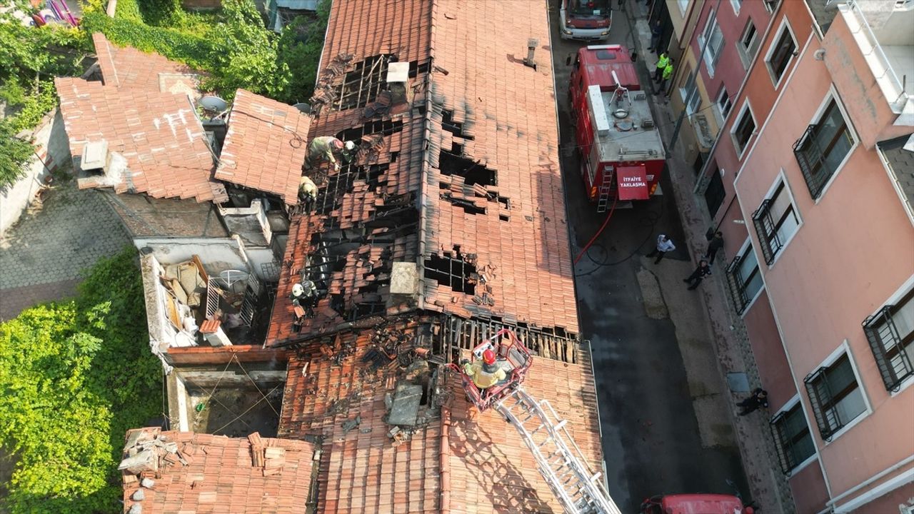 Bursa'da Yangın: İki Katlı Ahşap Ev Alev Alev Yandı