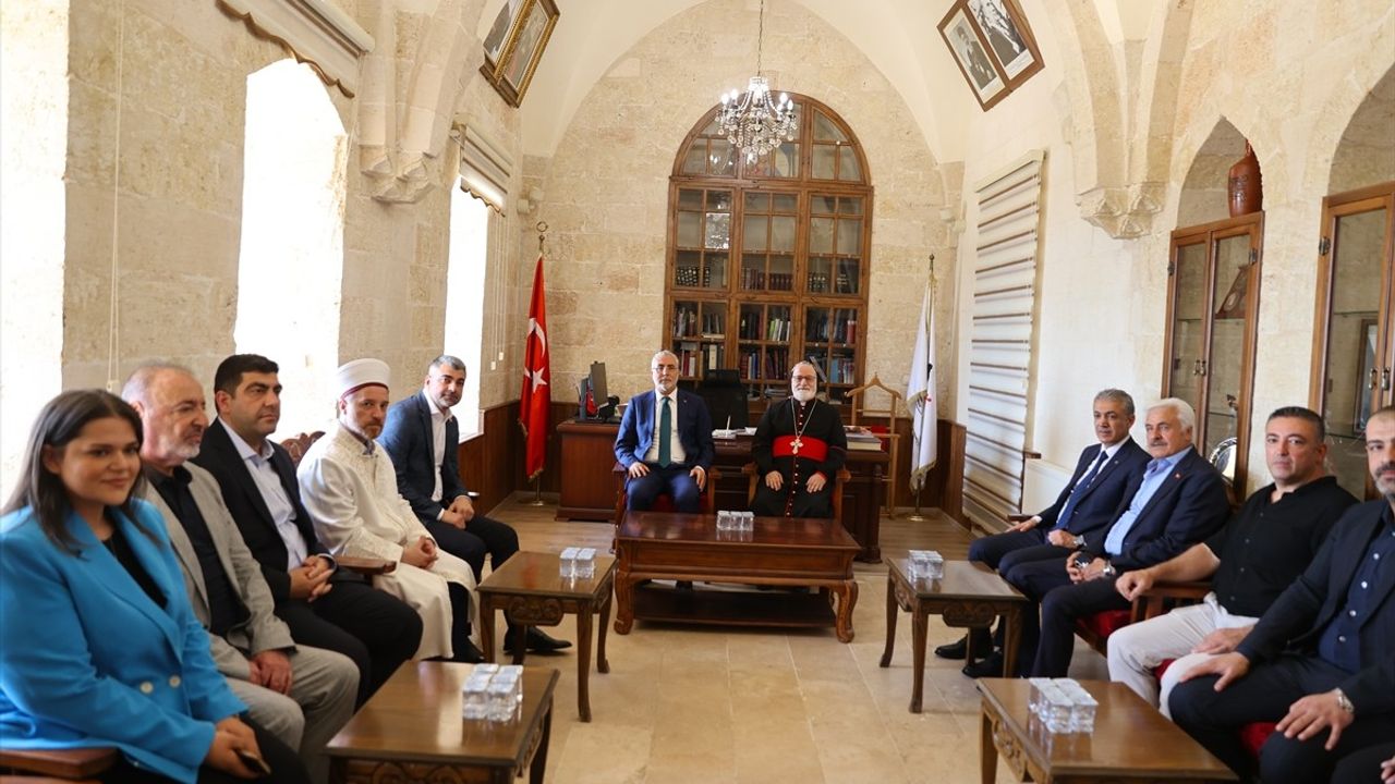 Çalışma ve Sosyal Güvenlik Bakanı Işıkhan'ın Deyrulzafaran Manastırı Ziyareti