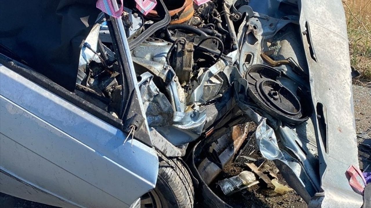 Çanakkale'de feci kaza: Anne ve oğlu yaşamını yitirdi