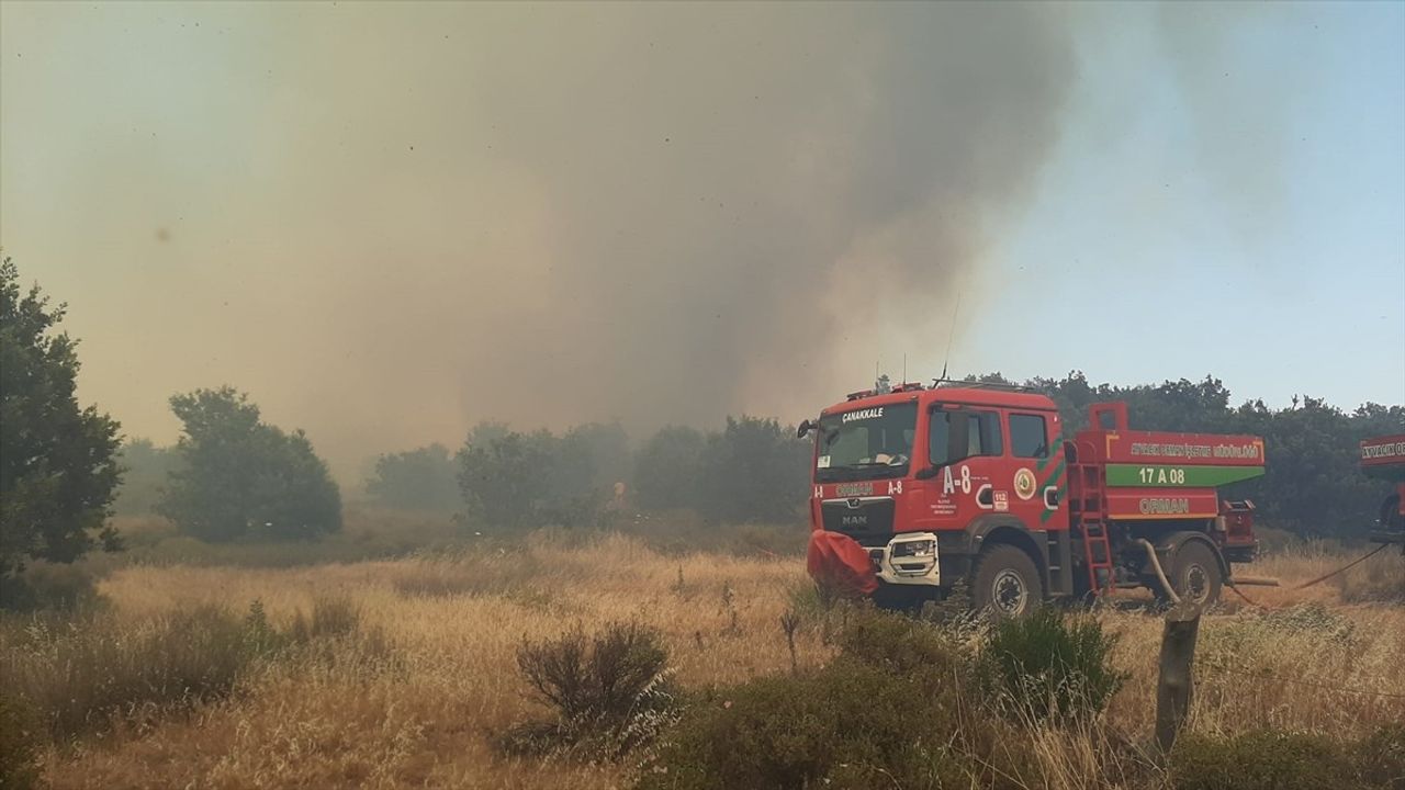 Çanakkale'de Tarım Arazisinde Yangın: Havadan ve Karadan Mücadele