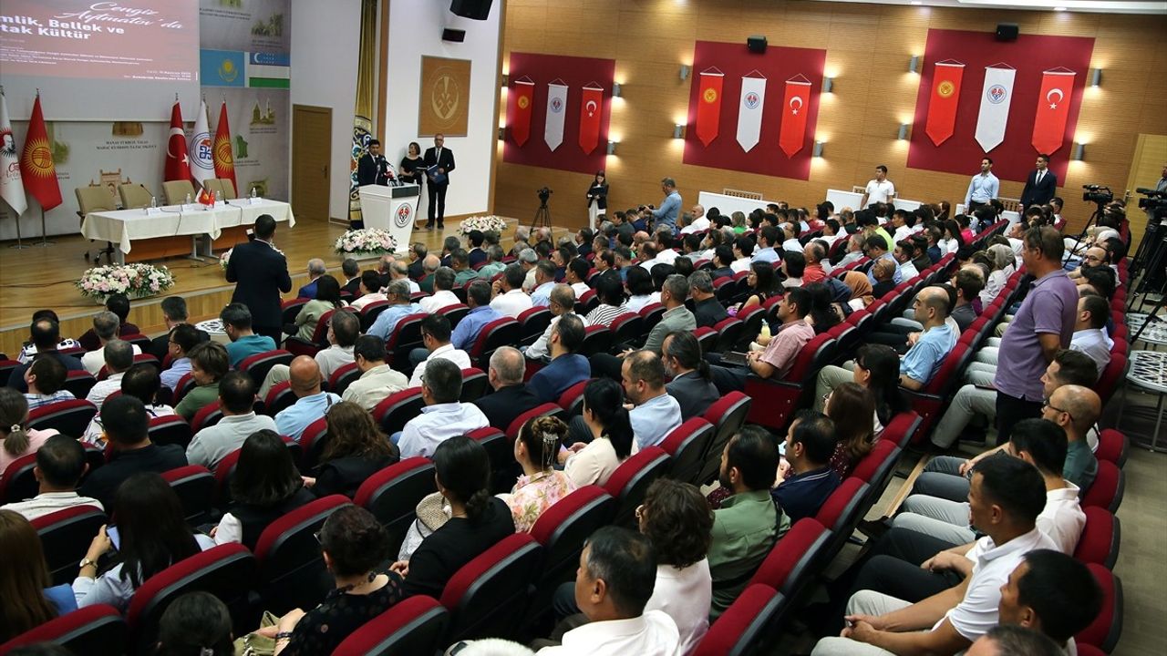 Cengiz Aytmatov Anısına Panel Düzenlendi