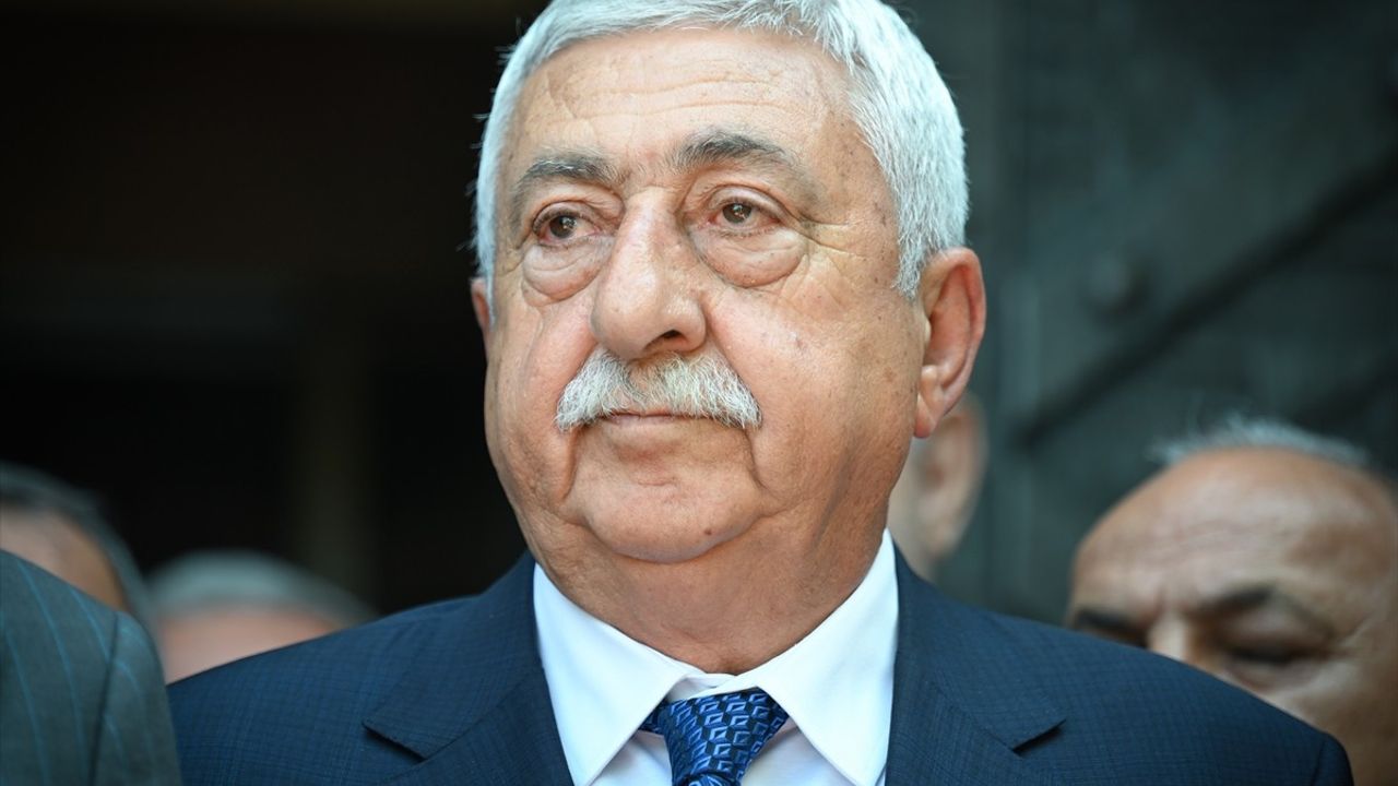 CHP Genel Başkanı Özel, Esnafın Sorunlarını Görüştü