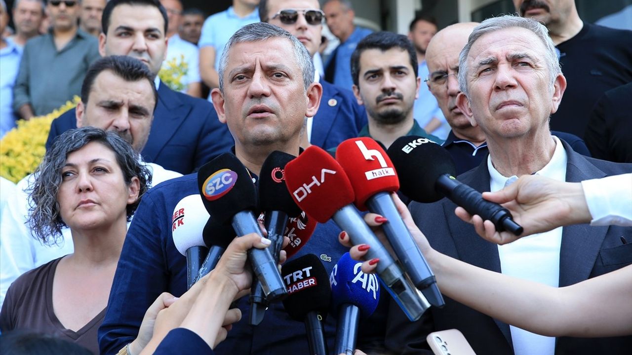 CHP Genel Başkanı Özgür Özel, Ferdi Zeyrek'in Sağlık Durumunu Değerlendirdi