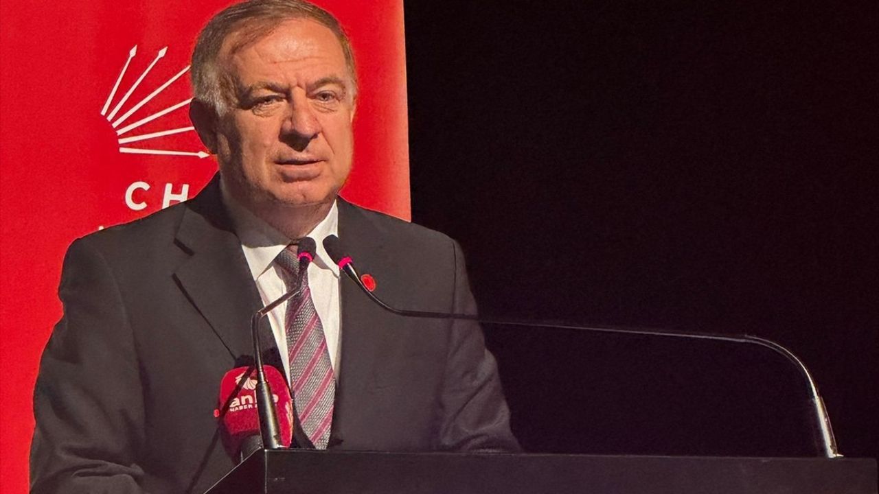 CHP İstanbul'da Kent Yoksulluğu Buluşmaları Gerçekleştirildi